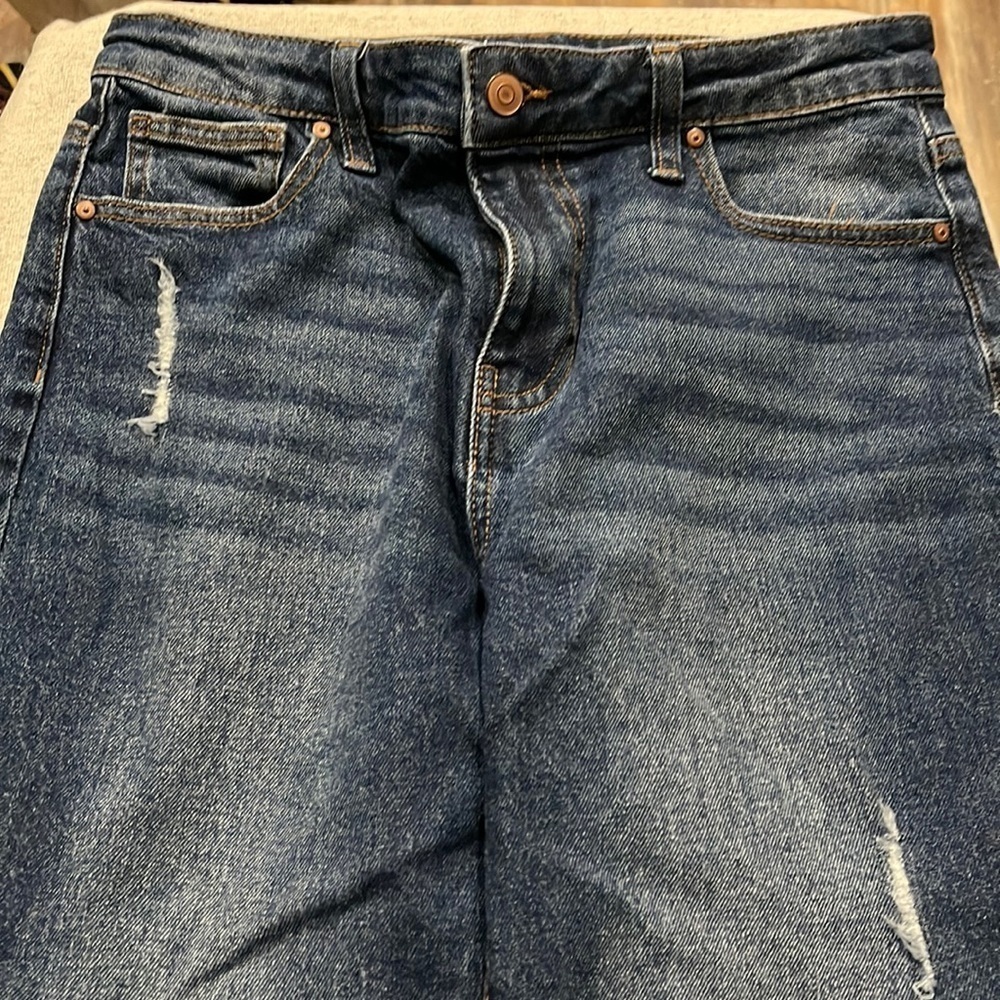 No Boundaries frayed hem flare jeans, distressed Sz 9. Excellent Condition